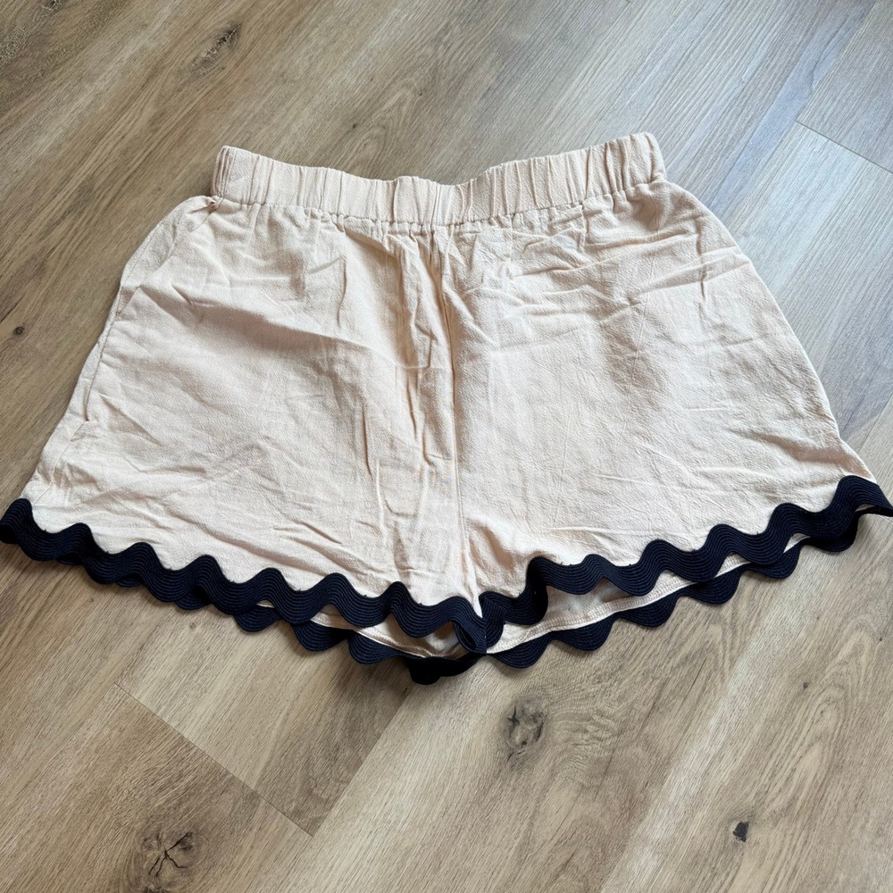 Tan Scalloped Hem Shorts Elastic Waist Black Rickrack Trim Size L Coastal Preppy